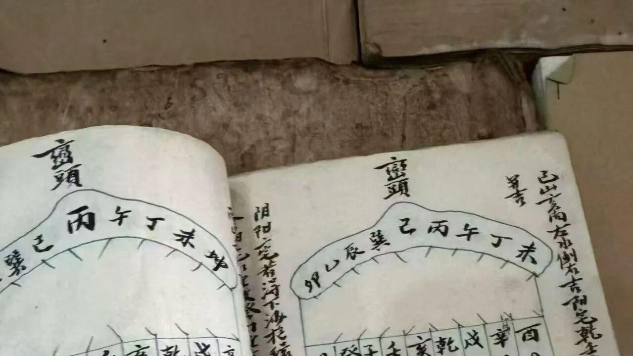 《九男十五女水法》  寻龙、理气、分金、关煞、水法、断验全体系专攻阴阳二宅富贵贫贱、人丁子嗣、兴衰祸