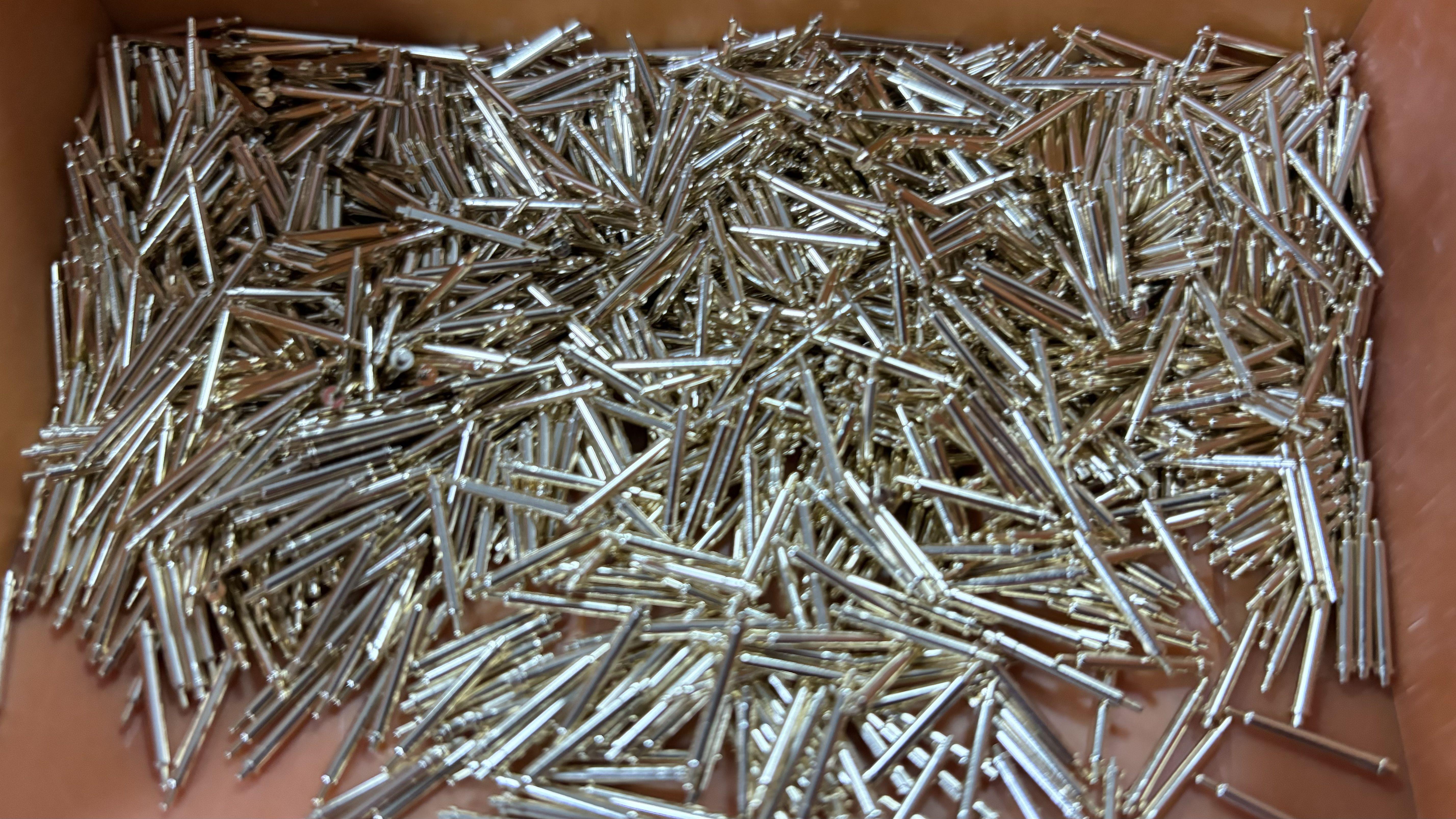 整列机在连接器上的摆盘应用方案实现换产效率跃升