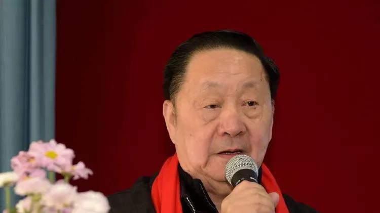 曾建国笔下的盛世繁花与东方意境