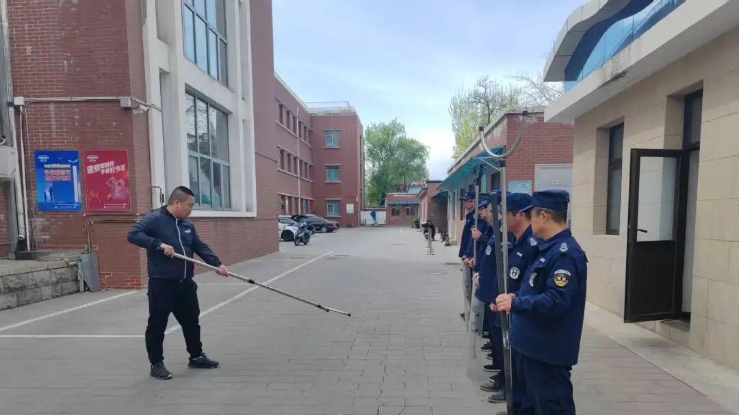 筑牢安全防线：北京市古城中学开展2026年反恐防暴实战演练