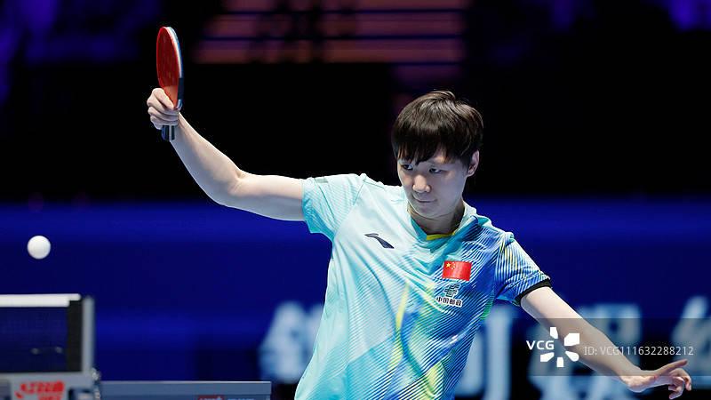 王曼昱逆转桥本帆乃香，打进半决赛，申裕斌击败陈幸同