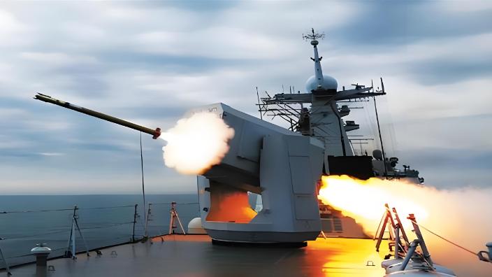 一旦055大驱舰炮火力全开，有多猛？一门炮相当于一个炮兵营的火力