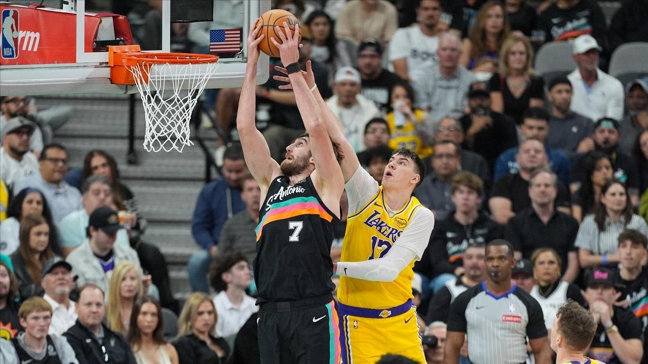 新年首发数据暴涨，雷迪克为他点赞球迷送外号，八村塁这下尴尬了