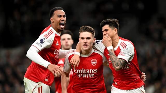 4-1！哲凯赖什双响，1.3亿巨头伤退，阿森纳大胜热刺，甩开曼城5分