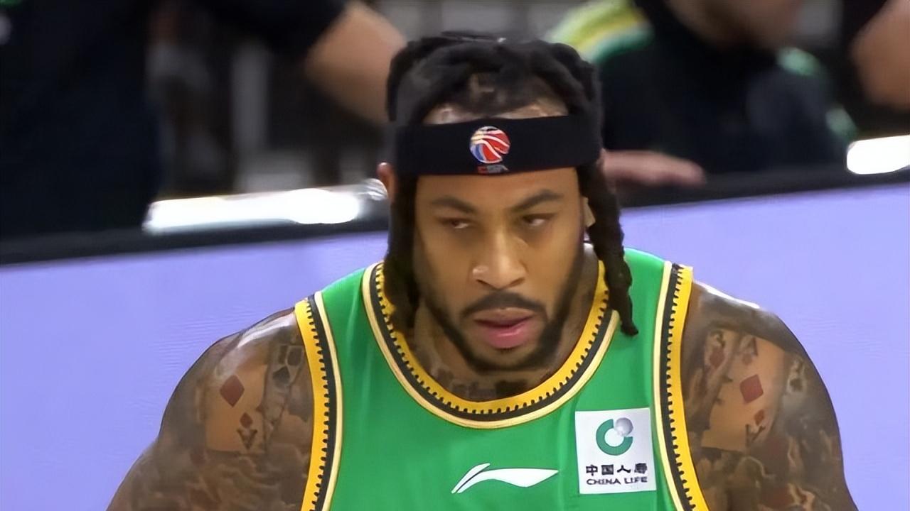 威尔斯愤然退场：辽宁男篮的溃败 早已扒下了遮羞布