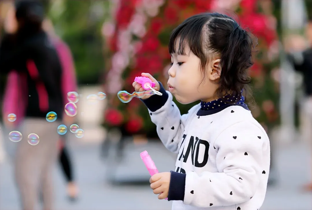 孩子一遇到难题就放弃，不是懒，是心里先输了。