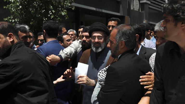 德语：伊朗最高领袖哈梅内伊身在何处？