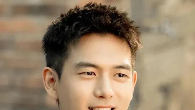 李现的“铁人三项”：23607步暴走香港，明星体力内卷新高度？