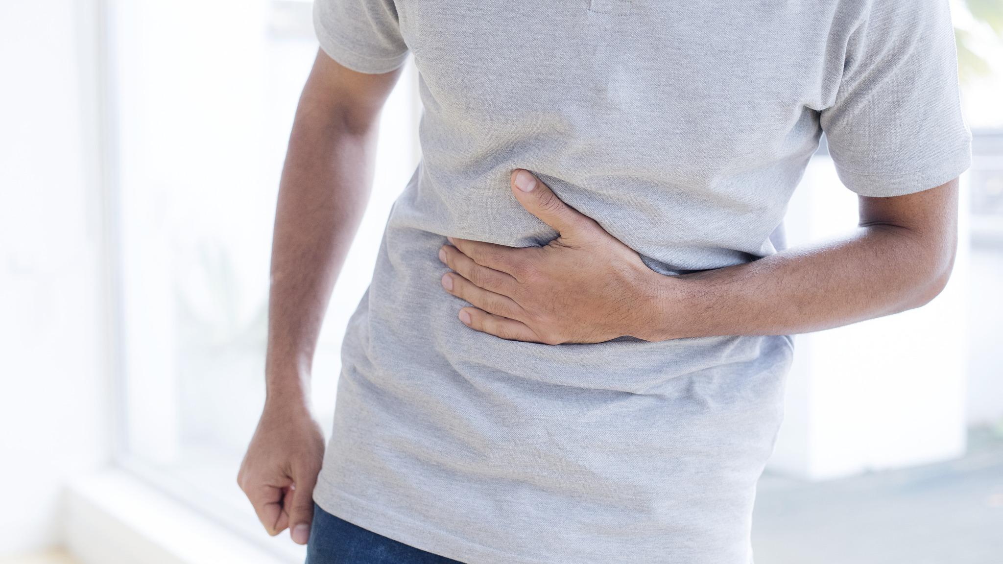 胃痛别硬扛，小心胃溃疡，严重有穿孔风险，出现症状及时就医