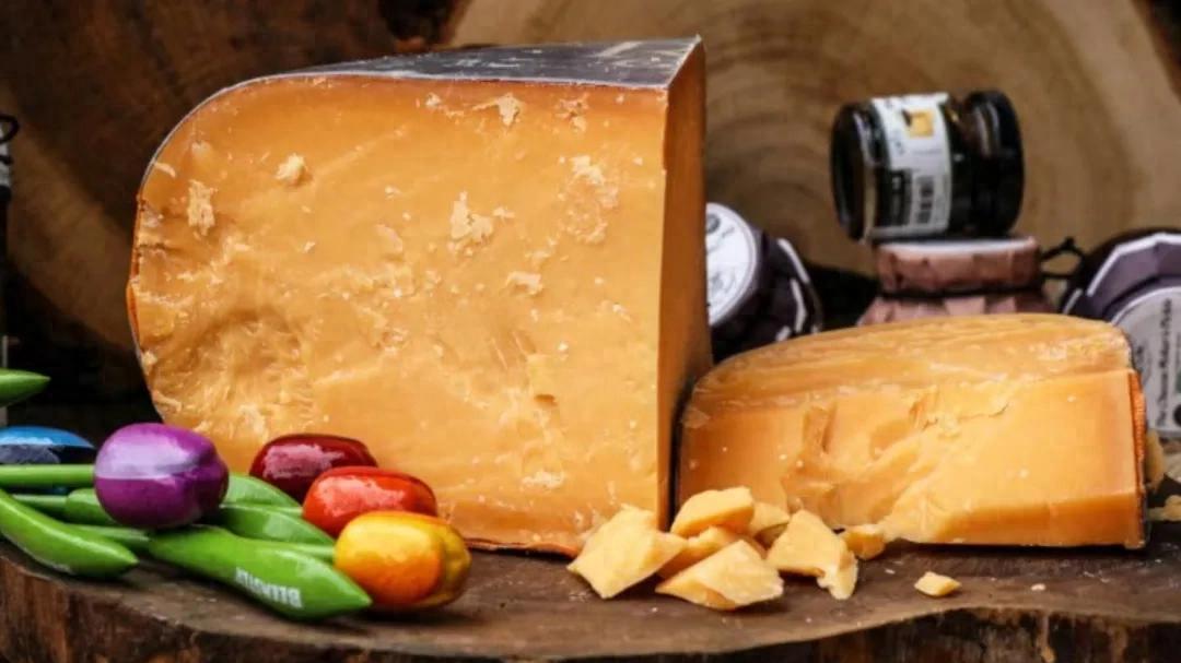 全球封神！荷兰奶酪击败3000多对手，拿下“世界最佳奶酪”桂冠