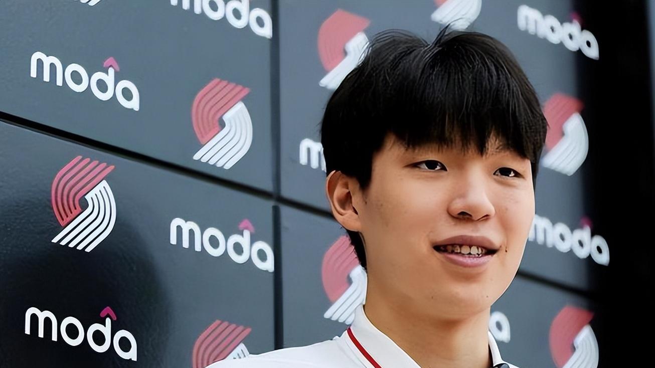 你还不是姚明！杨瀚森携女友出席活动又被喷 个人私事Or注意影响？