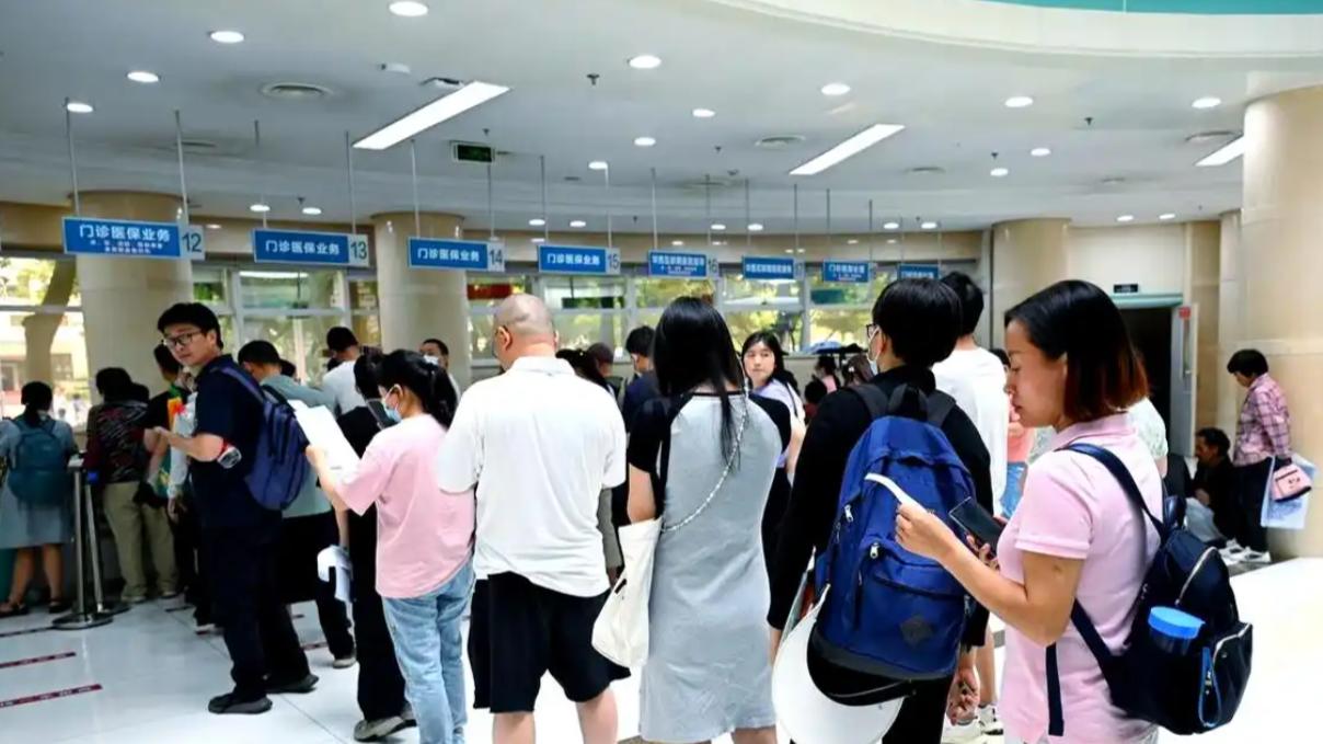 职工医保60岁后不再缴费，农民到90岁也要每年交新农合，为啥？