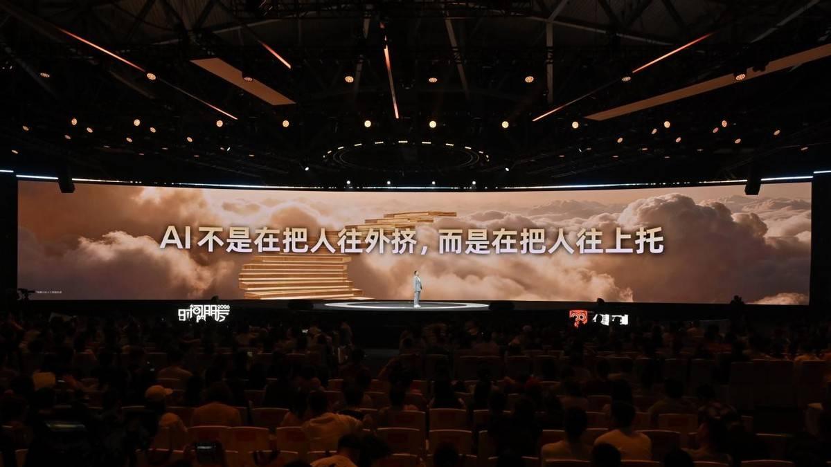 泸州老窖×罗振宇跨年碰杯：科技服务于人，而酒连接于人