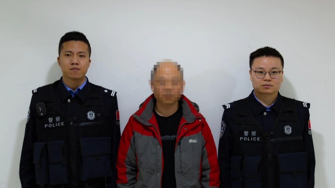 乌鲁木齐边检查获冒用护照案 男子发际线“出卖”身份