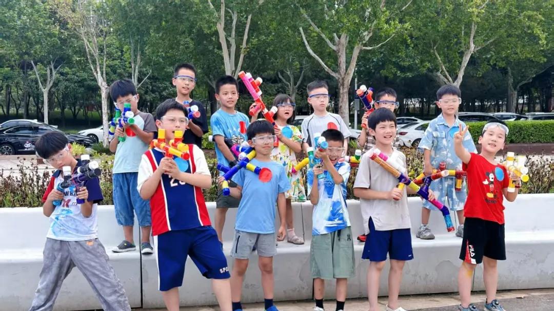 别家孩子还在拖代码块，郑州这群孩子已经建起了“微型工厂”