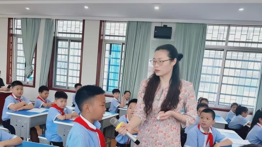 信阳市平桥区第一小学教师刘瑞：师泽如光 虽微致远