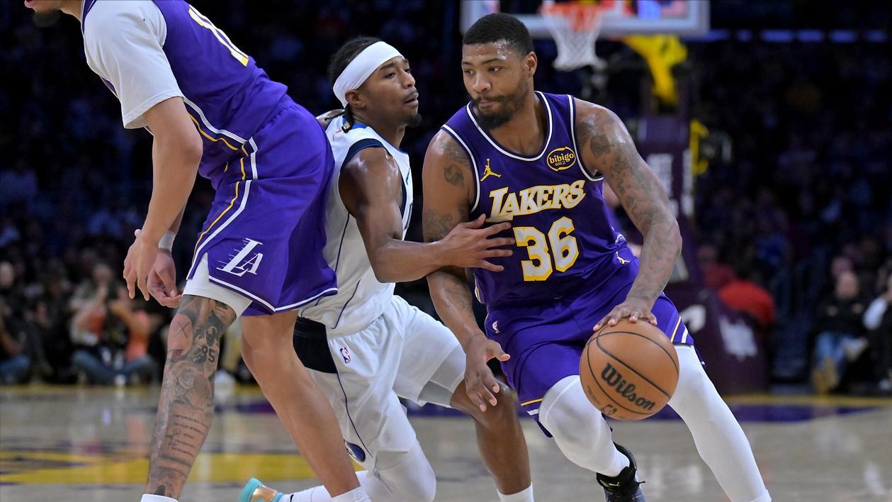 大胜20分打疯了，湖人赢在哪里，詹姆斯提前热身，合理使用2人