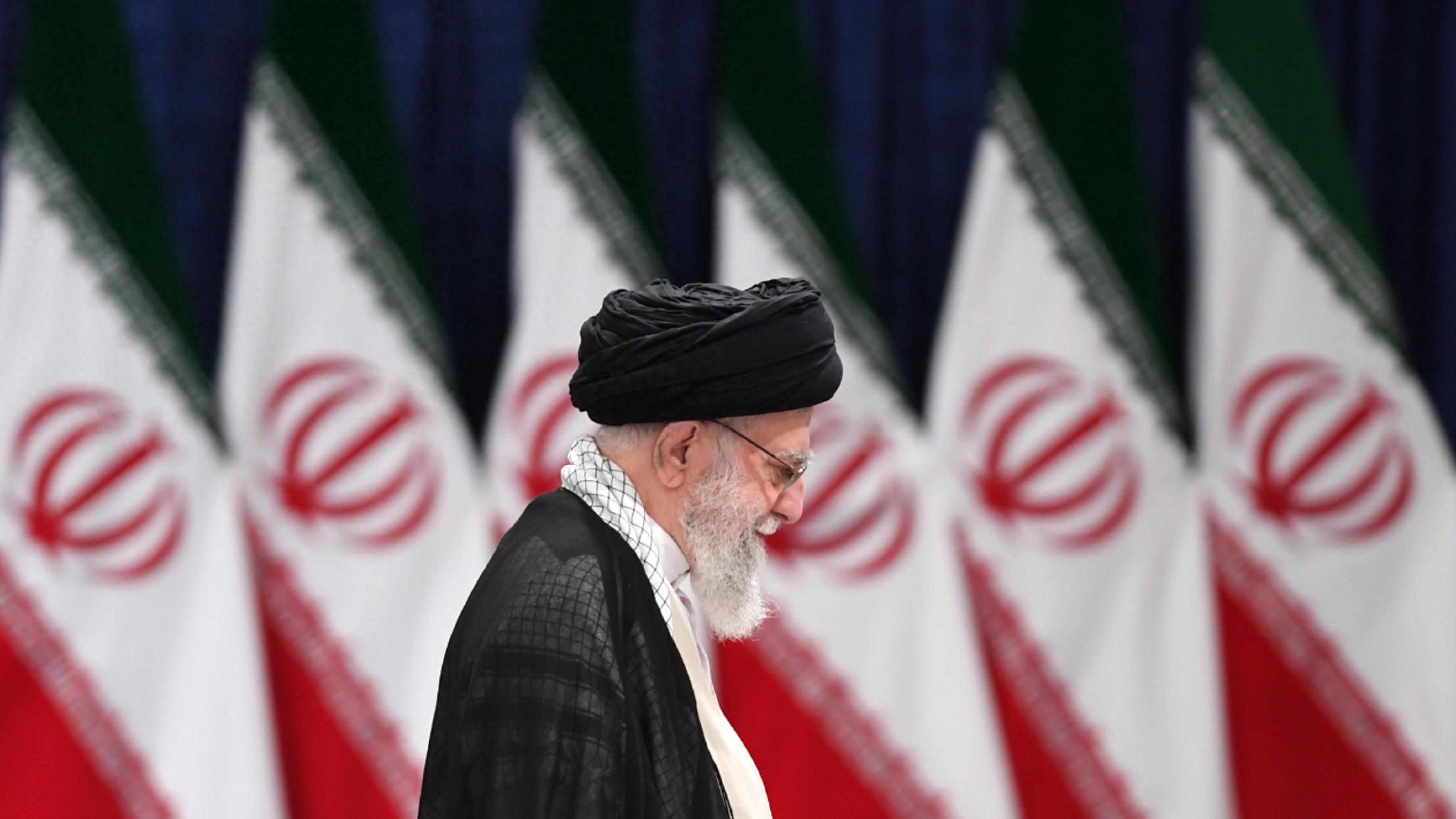 美以最大失算：干掉哈梅内伊很爽，实则亲手解封伊朗“强硬派”