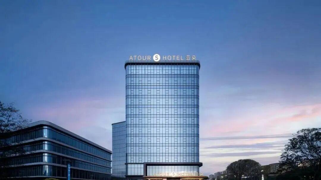 增长追踪丨新品牌、存量改造、AI入局，六月酒店业多点突围