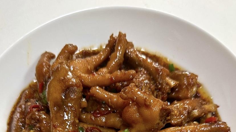 啃到停不下来！香辣鸡爪这样做，软糯入味，酱汁浓郁，连骨头都好吃！