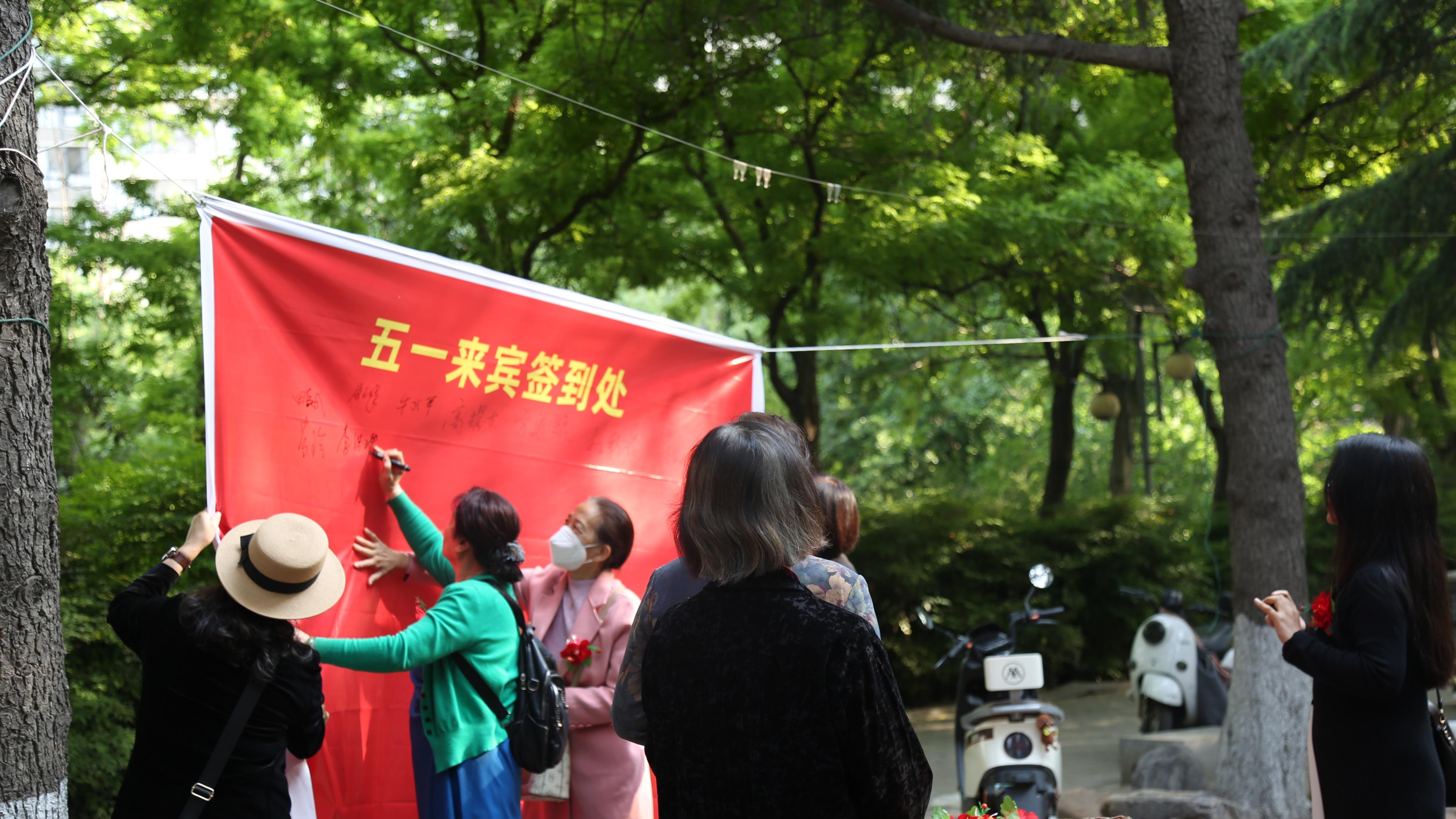 庆五一·翰墨颂华章——郑州老年书画研究会爱馨分会十周年暨表彰大会圆满落幕