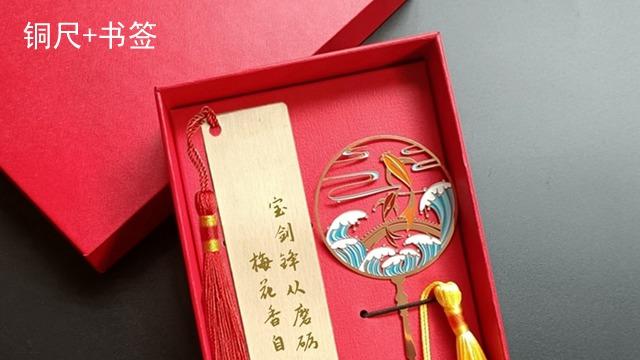 新年将至，如何为班级小朋友挑选合适的礼品？探寻有意义的小学生新年礼物！学生考试小奖品定制