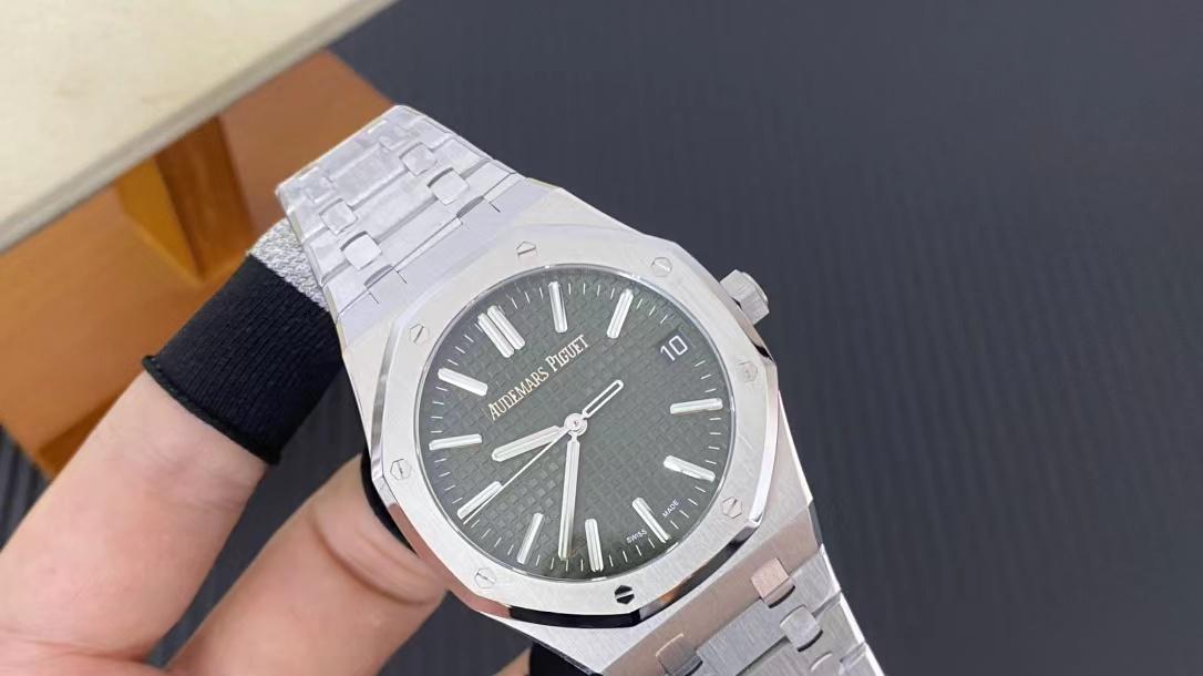 《别再为品牌溢价买单！高性价比腕表，质感不输大牌》