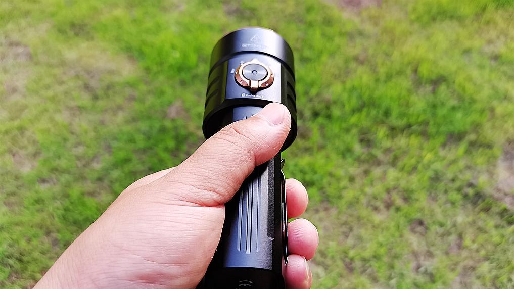 全能小钢炮之Fenix C16 实测：六合一光源 + 20W 快充，户外通勤