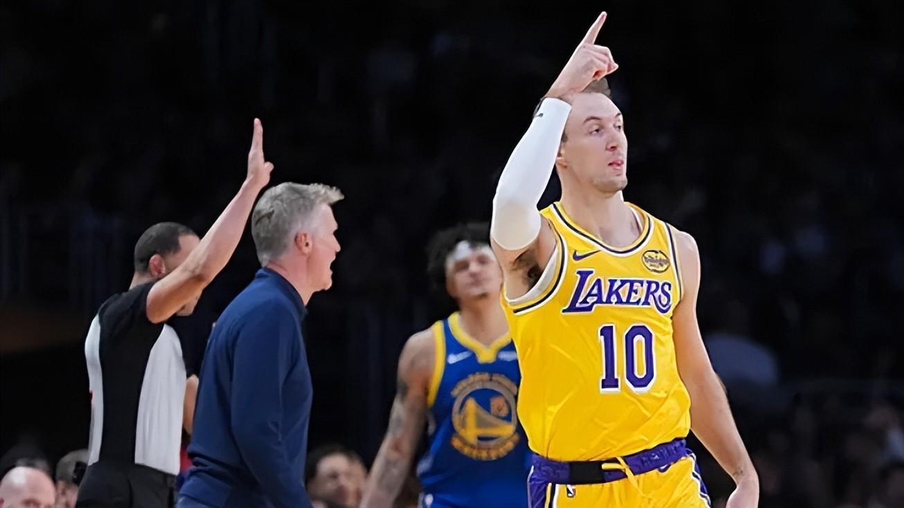 湖人2配角太好用了！海斯打成内线大核，肯纳德无球权展全面输出