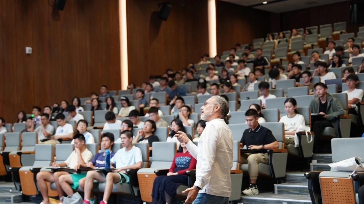 160万奖学金，四年学费全免还能倒赚一大笔？港城莞招生火了