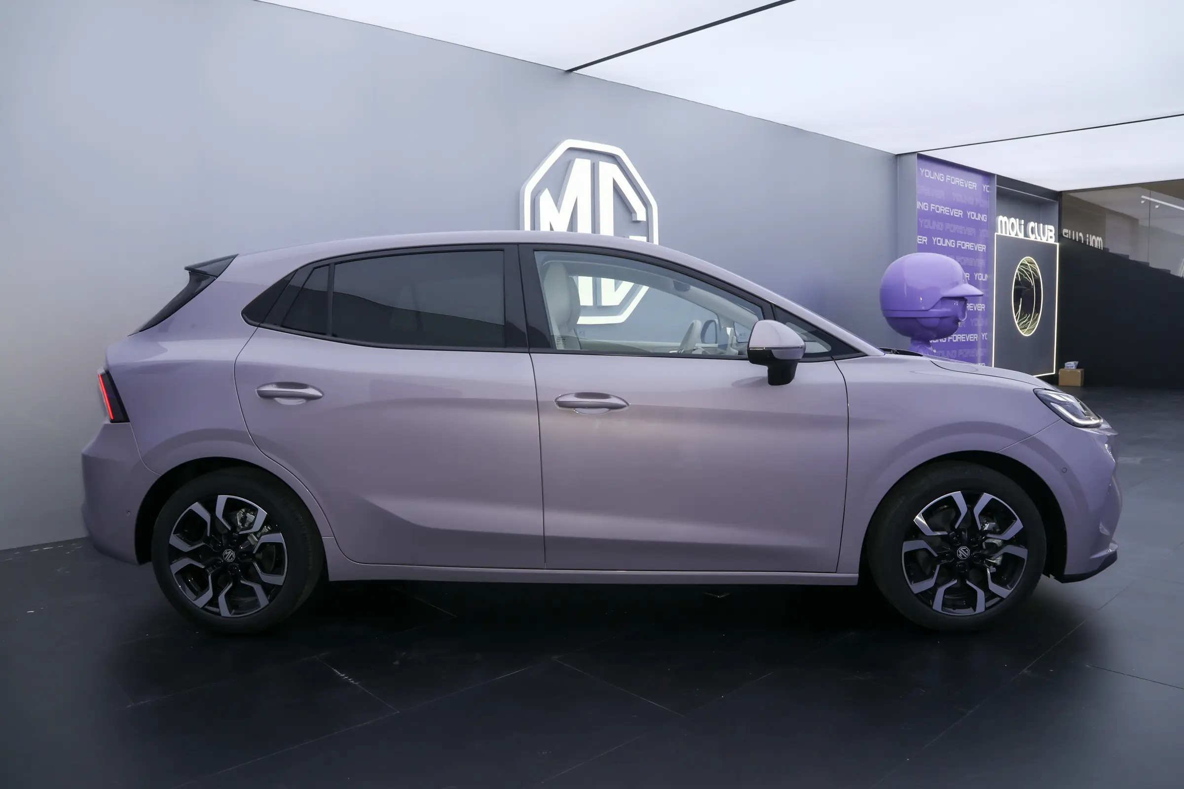 连续5个月销量破万！6.88万起就有437km续航，又一款纯电车火了