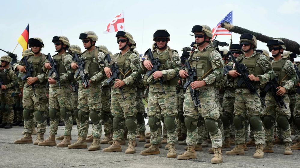 欧洲七国组成37人“大军”进驻格陵兰岛：欧洲“老艺术家”们，又开始了表演