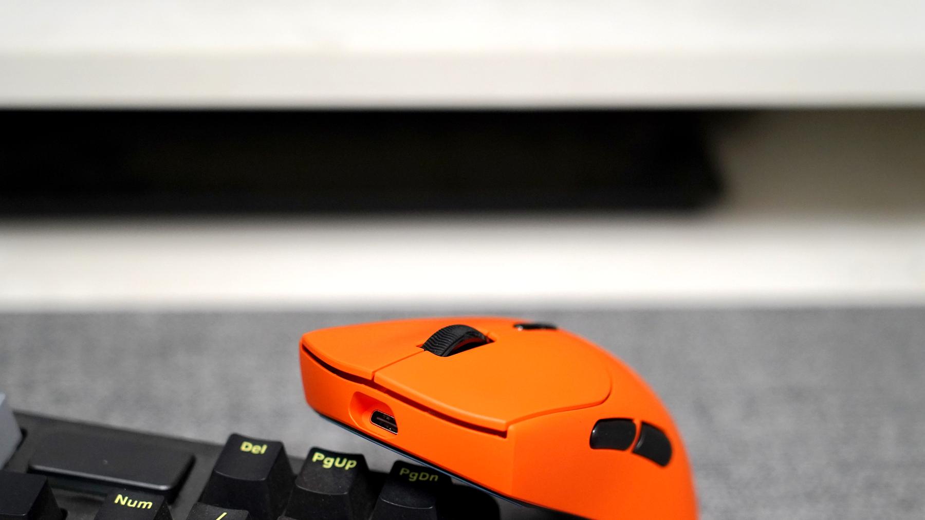 从“智能”回归“本能”：雷柏VT7焰影橙二代双8K版鼠标深度体验报告