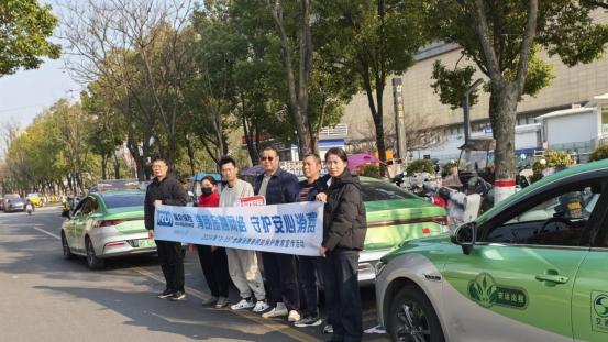 瑞众保险信阳中支护航出租车司机金融安全