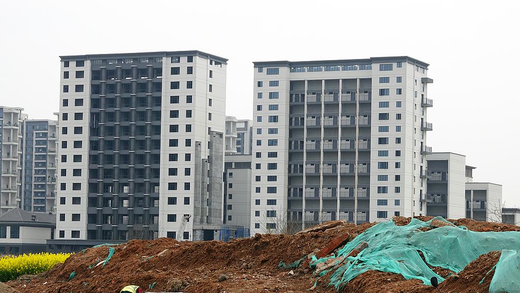 时隔6年，年薪从1251万降至24.2万！潮水退去，房企高管不赚钱了