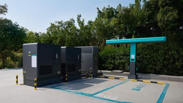 硬核闪充技术树立行业新标杆 比亚迪第二代刀片电池重新定义动力电池安全与长寿命