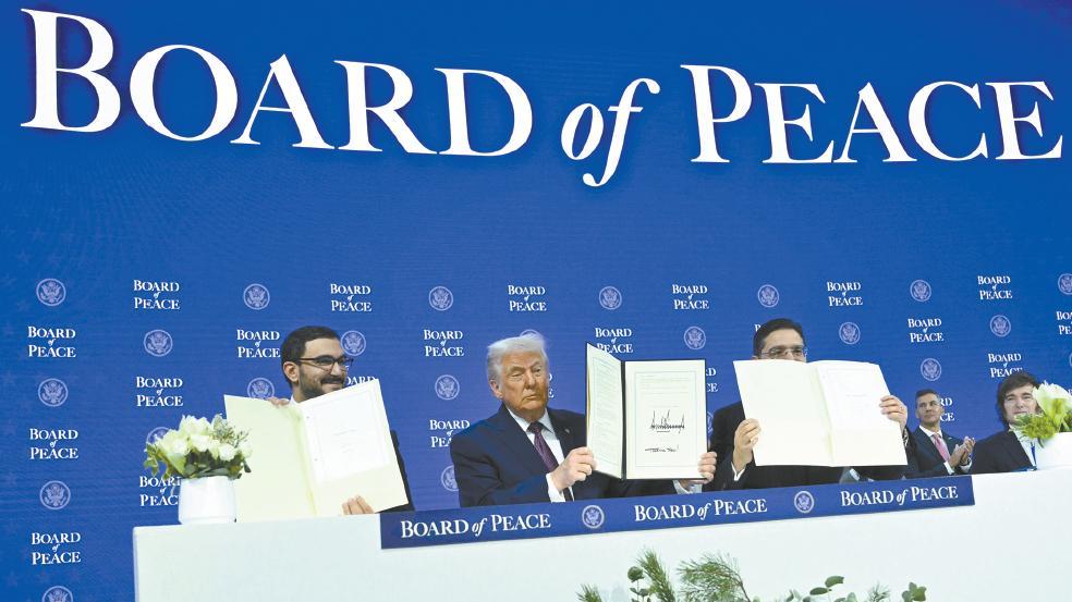 特朗普成立加沙治理“和平委员会”，并强拉他国入会签署文件