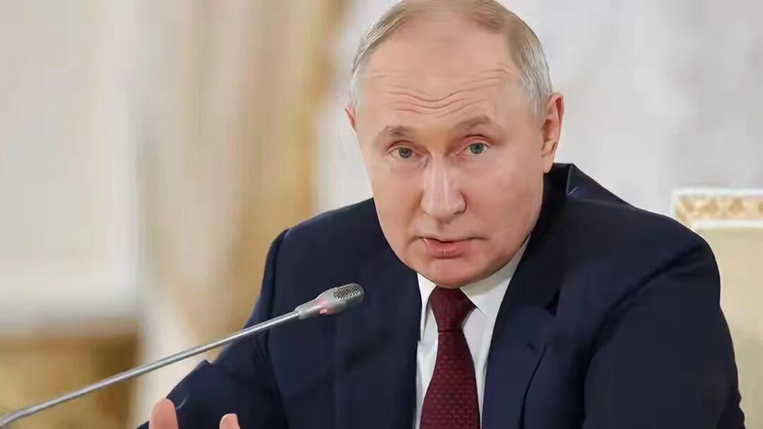 “榛树”导弹一发入魂，特朗普秒怂：放人！