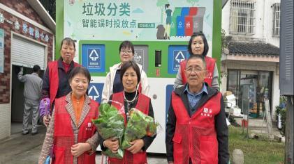 苏州胜浦街道市镇社区开展“楼道焕新，绿动家园”主题活动