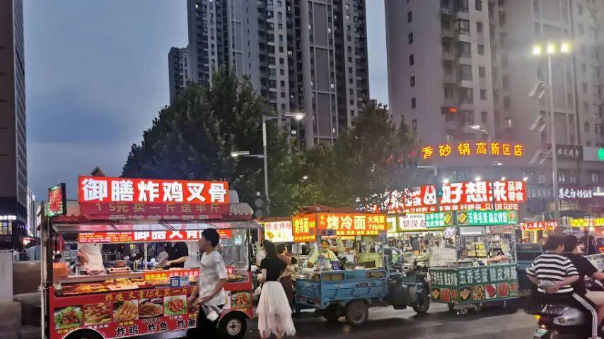 郑州摊贩洗牌，有人回厂打螺丝，有人跑网约车送外卖，有人租门面