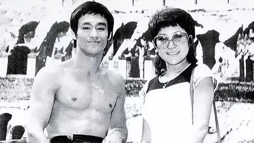 没想到！52年后丁珮终于亲口揭秘：李小龙临死床上倒12分钟