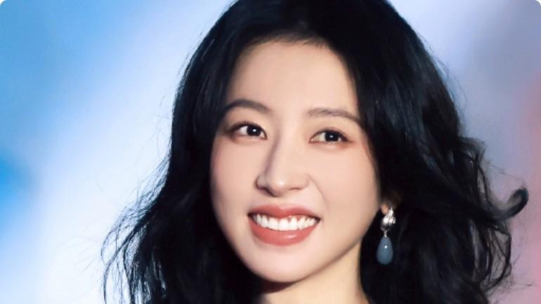 电影之夜众星云集，秦海璐优雅，马丽发福，章子怡精修图生图反差大