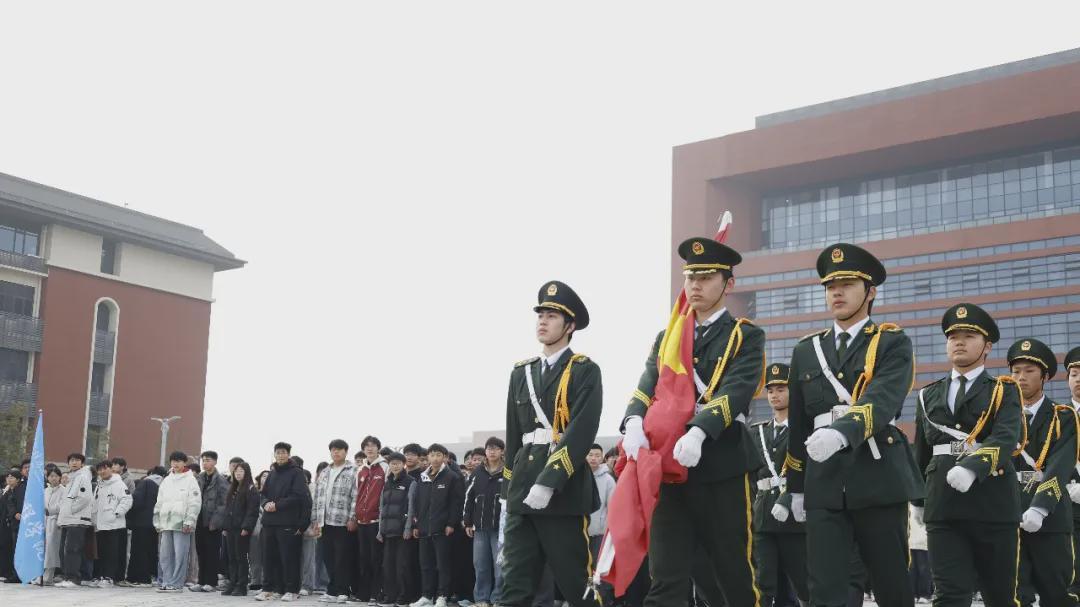信阳技师学院举行2026年春季学期升旗仪式暨开学第一课