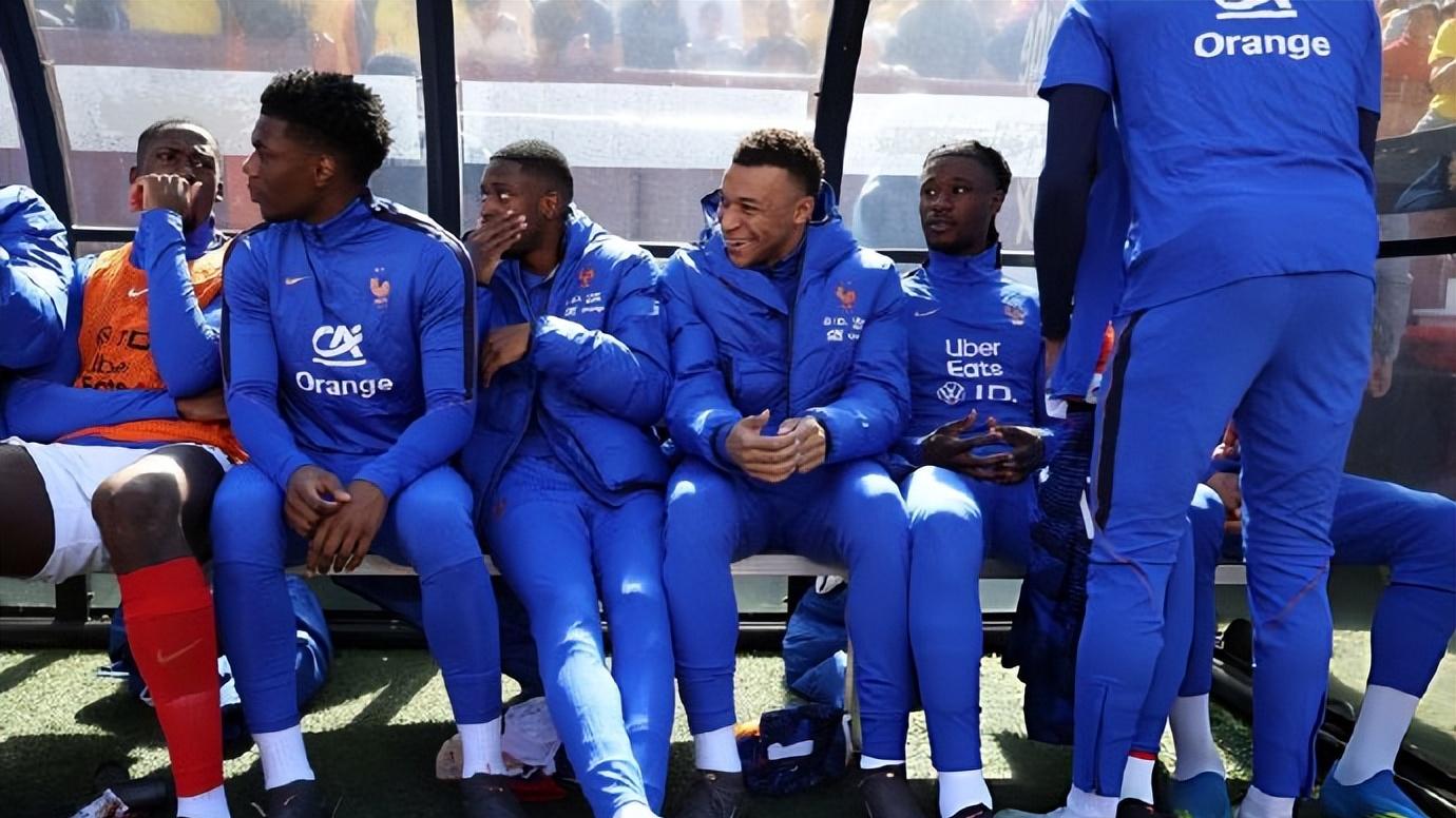 法国3比1哥伦比亚，主帅大轮换仍大胜，两小将高光表现艳压对手