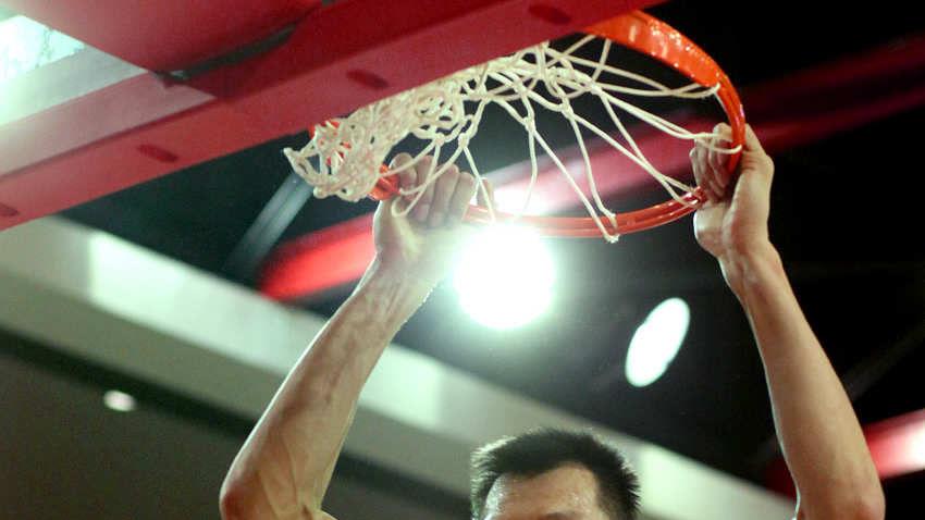 杨瀚森新秀年最高9分，易建联29分，你知道姚明大郅周琦多少分吗