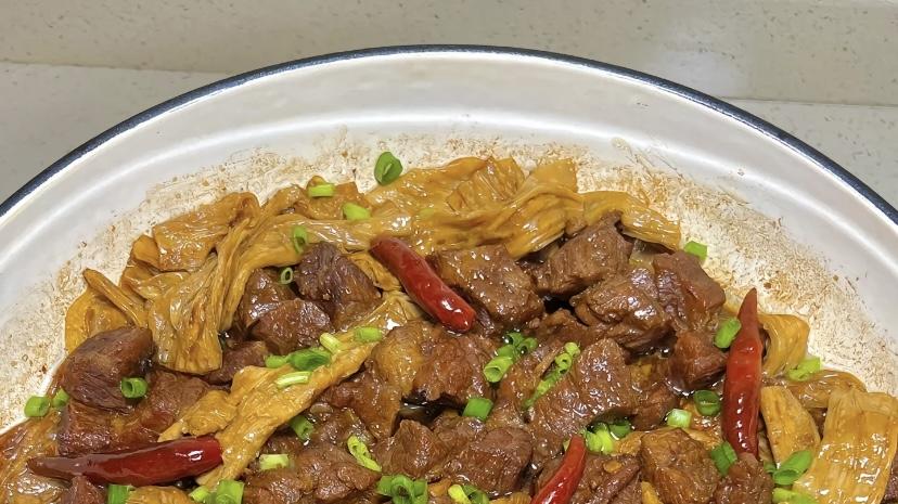 腐竹焖牛肉：一场豆香与肉香的“双向奔赴”