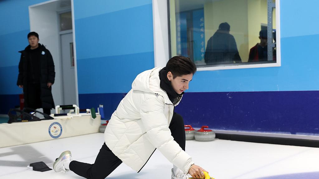 冰壶石垄断真相：不是技术不行，是规则早被一座岛写死了！