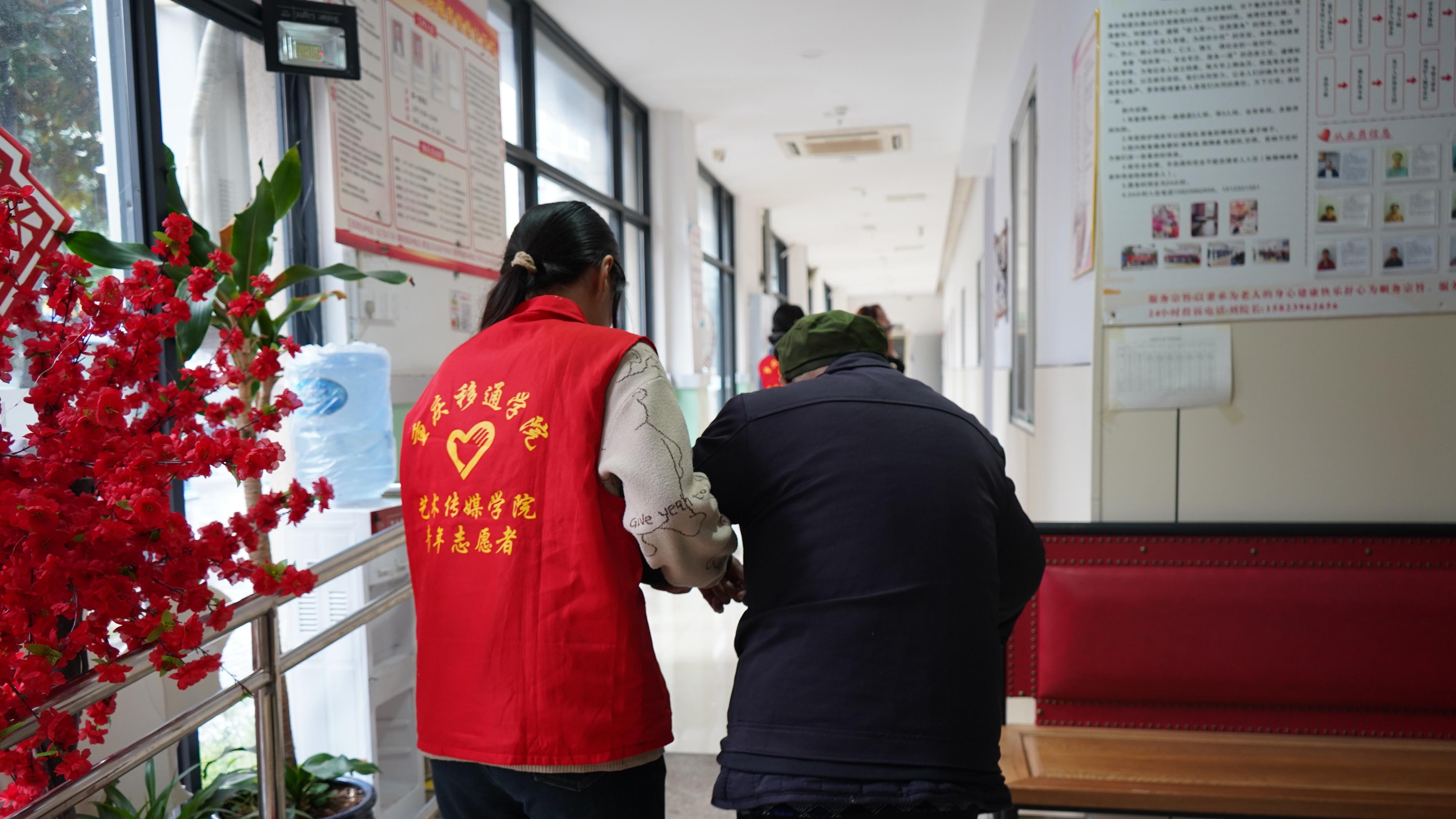 情暖巾帼女性，礼赞最美芳华 ——记艺术传媒学院青年志愿者协会“暖夕阳”服务专项支队第104期活动