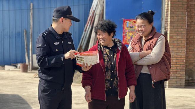 【绛县公安】禁种铲毒敲门入户 禁毒知识家喻户晓