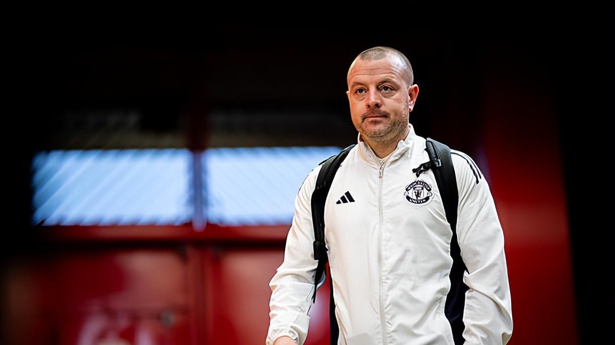 卡里克教练组确认！埃文斯伍德盖特强力加盟，曼联全军迎战德比！